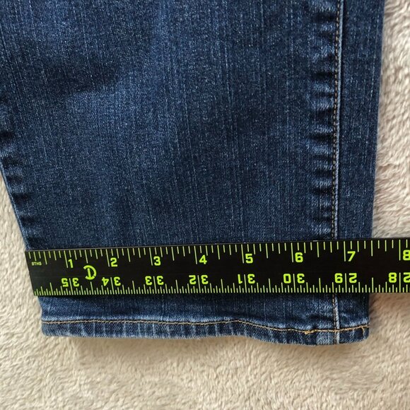 L.L.Bean Womens Jeans Size 12P Favorite Fit Straight Leg Blue Denim Medium Wash - Picture 6 of 16